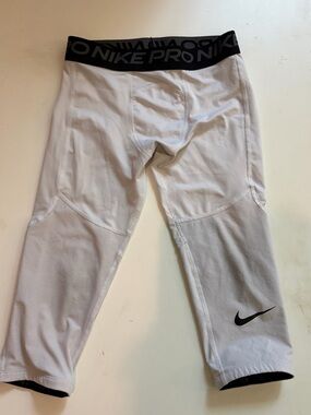 Nike White and Black Kids 3/4 Performance Leggings